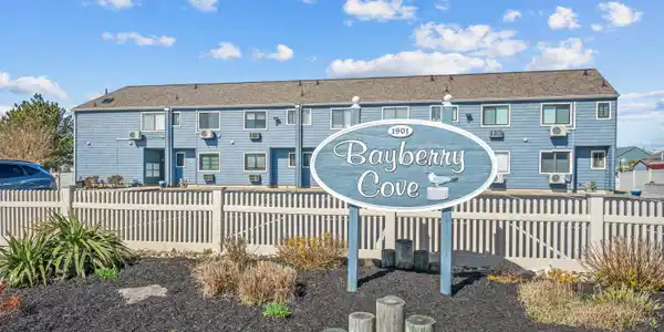 1901 Bay Boulevard Unit 206
