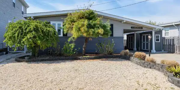 Image 3: 1-web-or-mls-DSC01828b