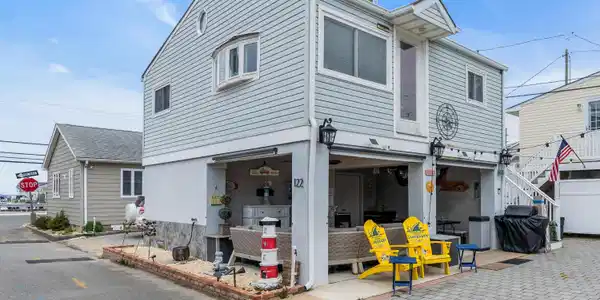 122 W Dune Way