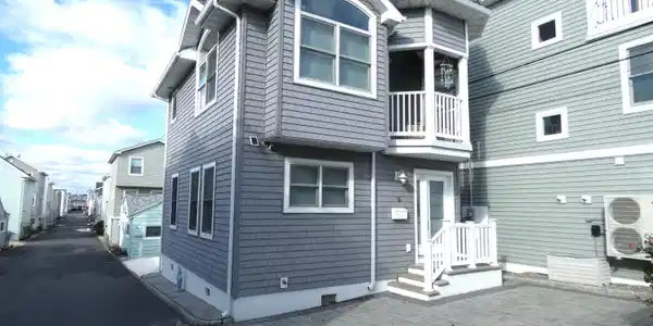 14 E Beach Way