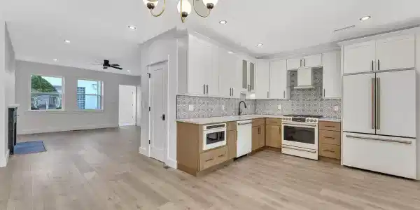 7 Deal Lake Court