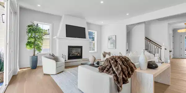 Image 4: Living Room