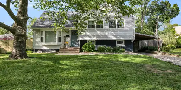 11 Woodside Drive