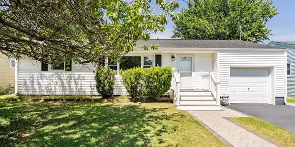 627 N Manetta Drive