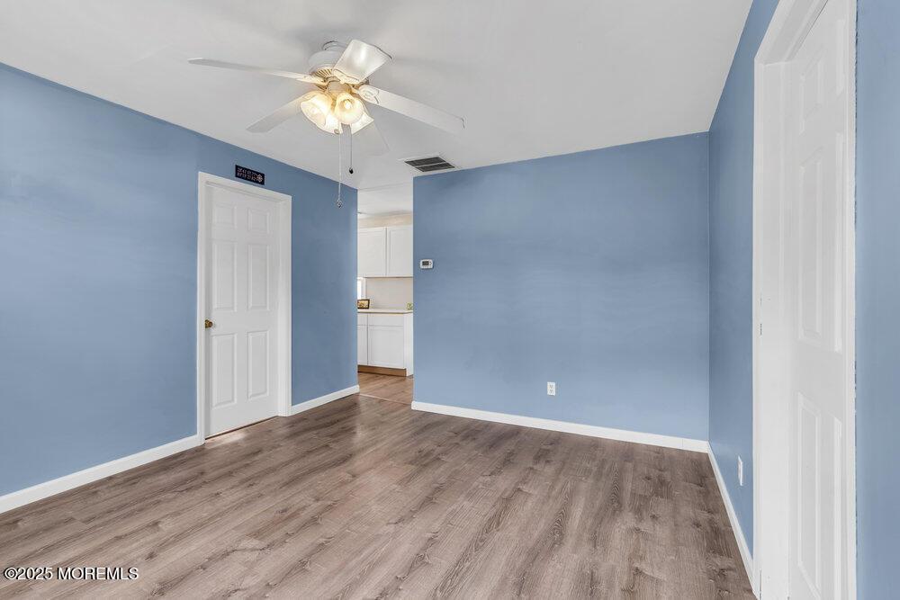 Image 3: Living Room 2