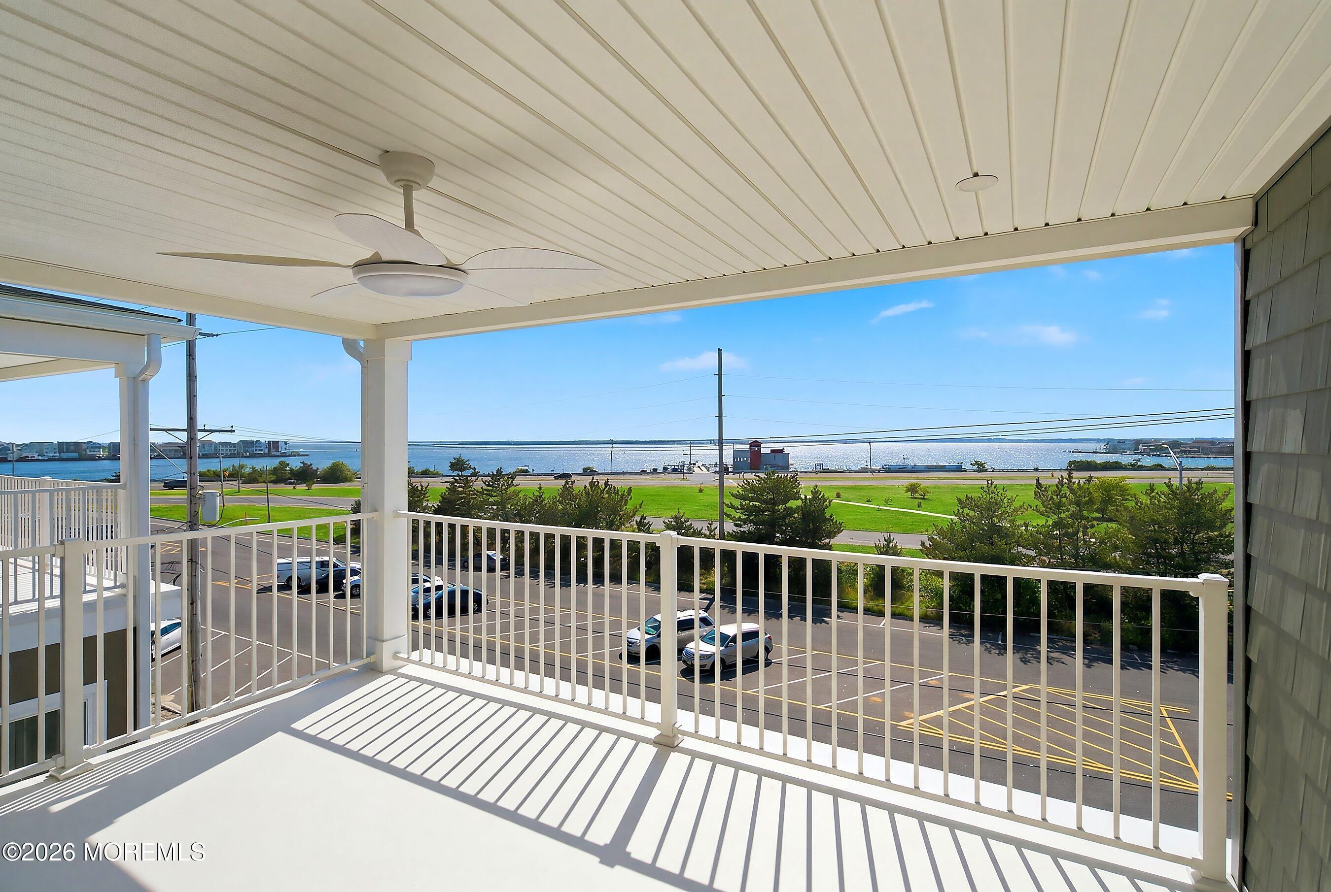 Image 4: 59-Front Deck 1