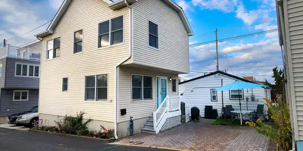 14 E Bay Way