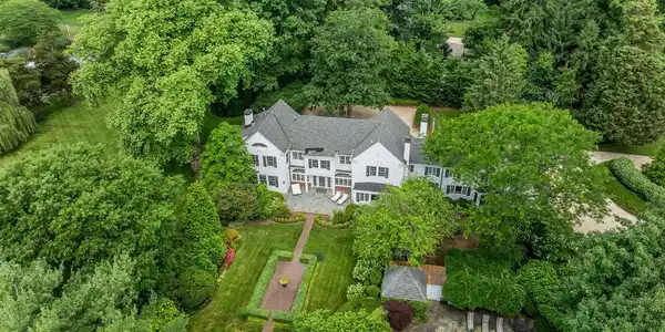 16 Buttonwood Lane
