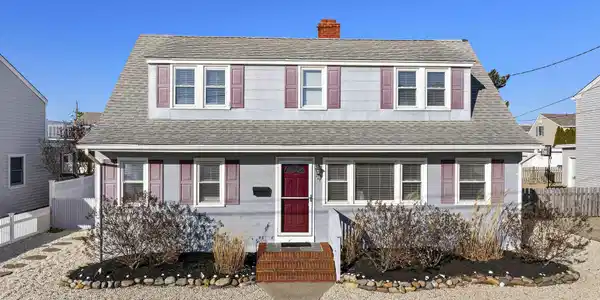 119 E Hollybanks Lane