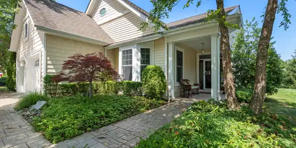 19 Iselin Lane