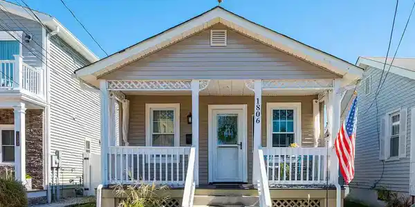 1806 Fernwood Road