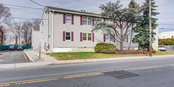 213 Main Street Unit 4