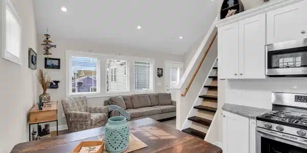 105 W Bayberry Way