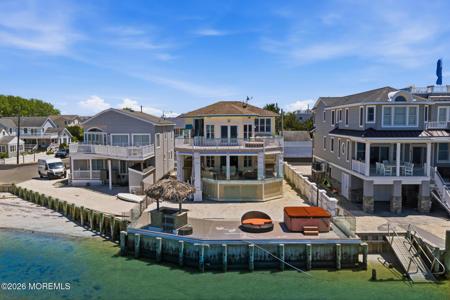 2011 Sunset Avenue