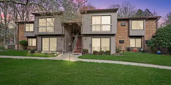 18 Lexington Court