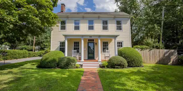 852 River Road