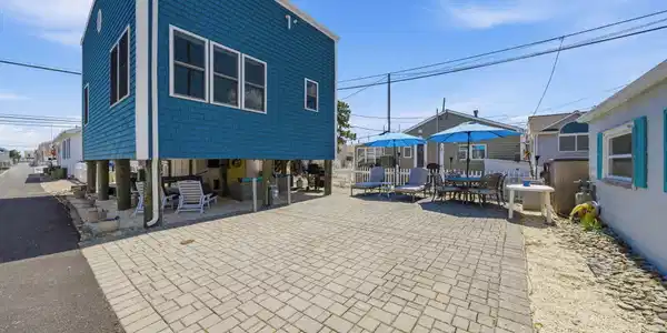 105 W Dune Way