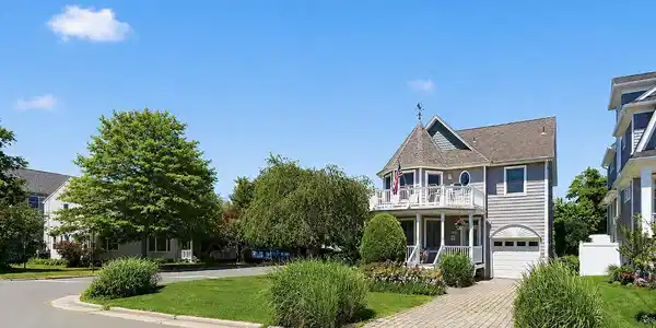 384 Pine Avenue