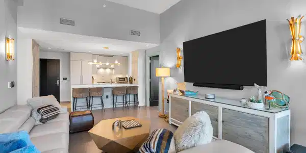 15 Morris Avenue Unit 611