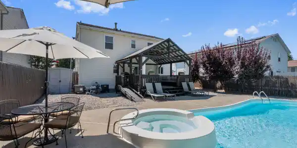 Image 4: Backyard