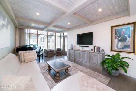 20 Melrose Terrace Unit 305