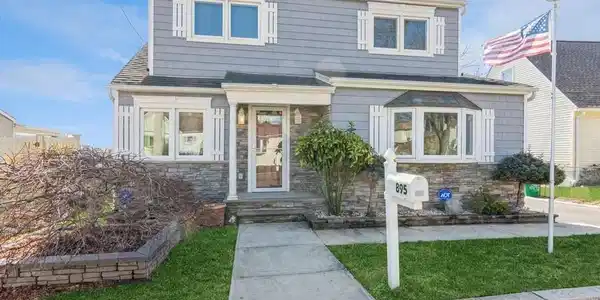 895 Woodmere Drive