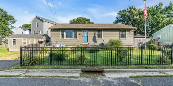 64 Roland Street
