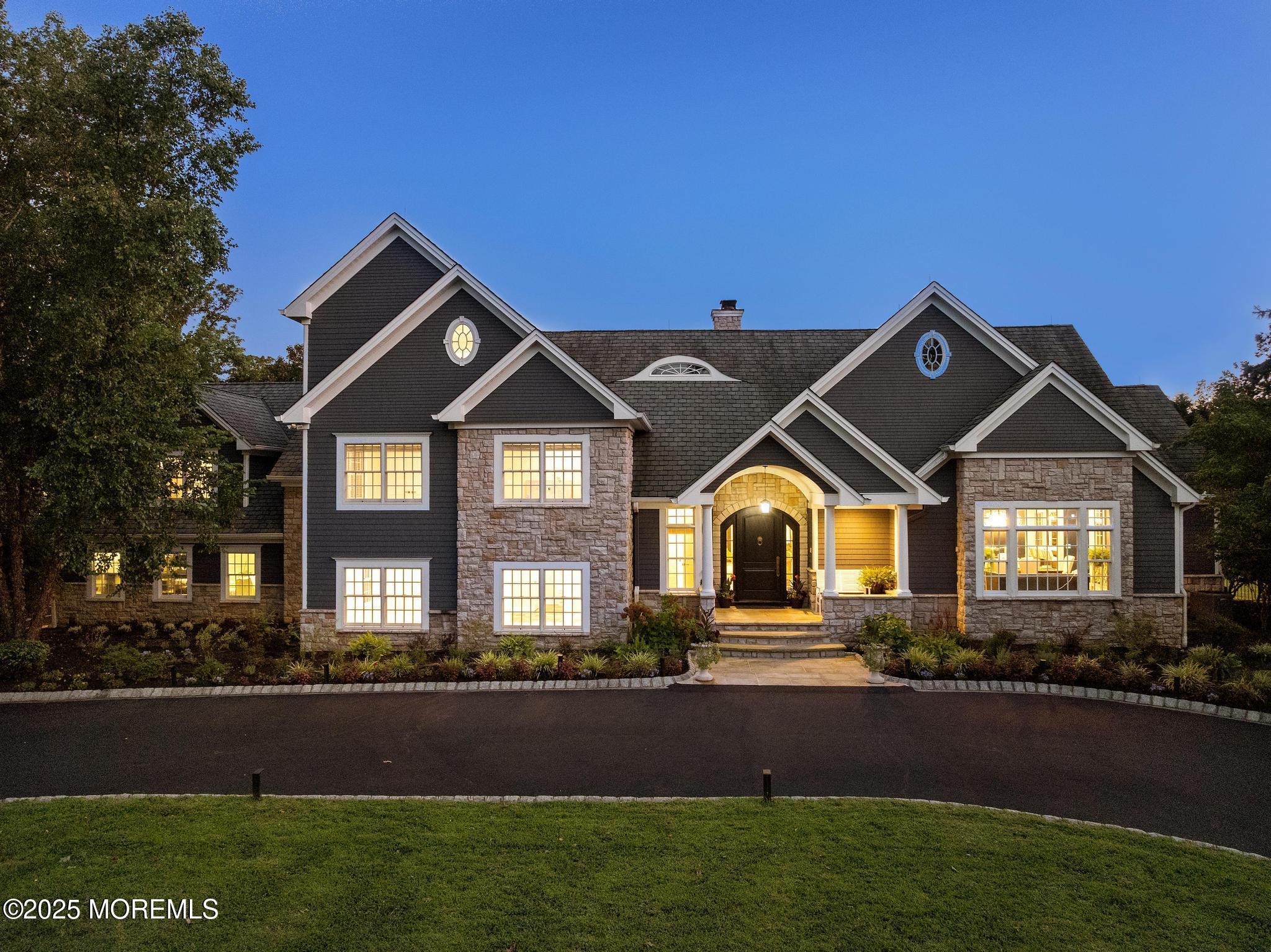 Image 3: 8 Black Point Horseshoe St (24)