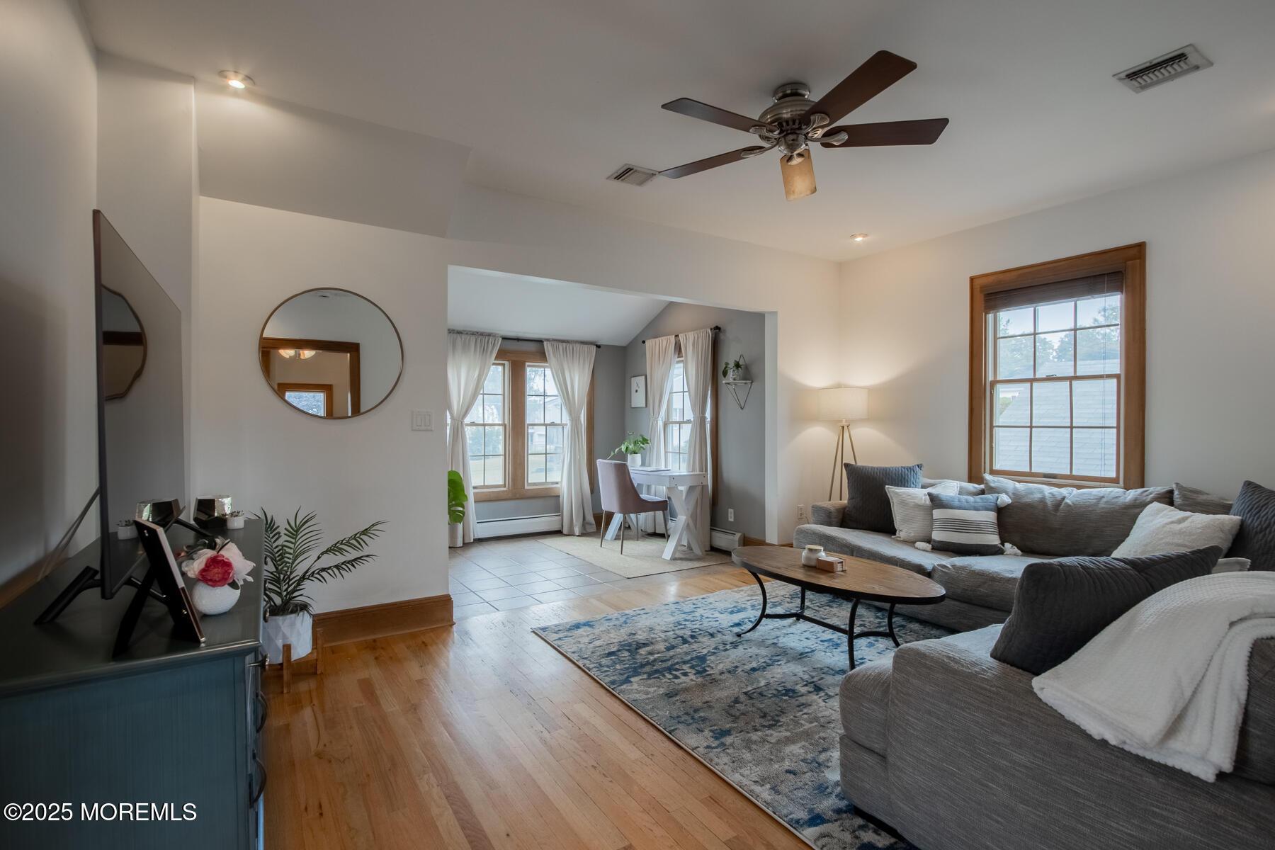 Image 4: Family Room (2)