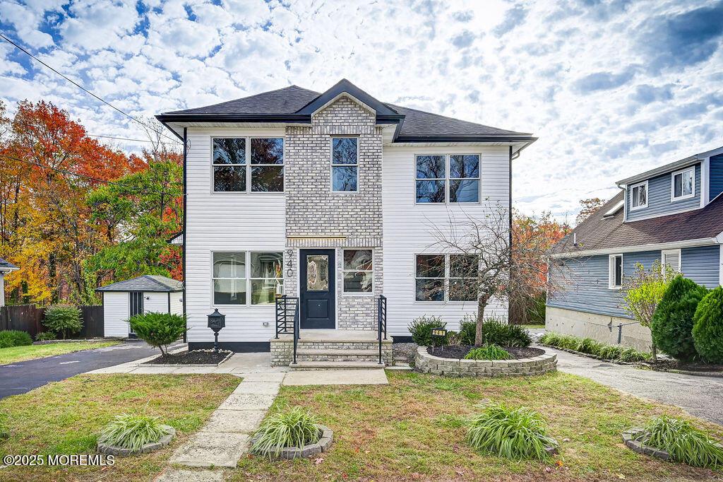 Image 1: 940_grove_ave_002