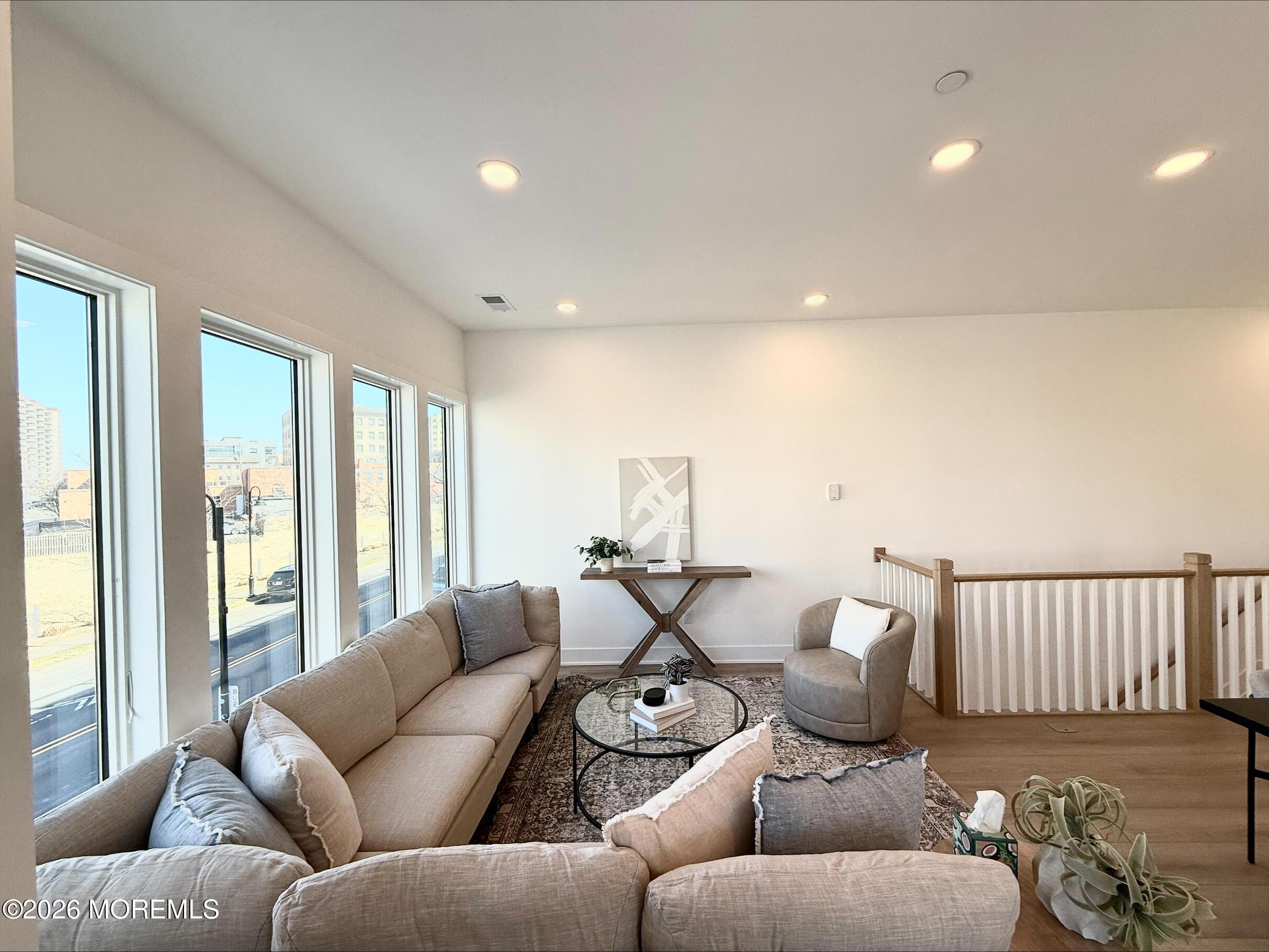 Image 3: Living Room