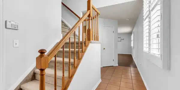 Image 4: 10-web-or-mls-DSC06987