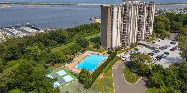 Image 2: Eastpointe Condos