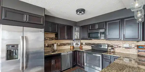 Image 4: Gourmet Kitchen