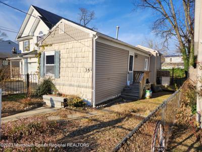 35 Seeley Avenue