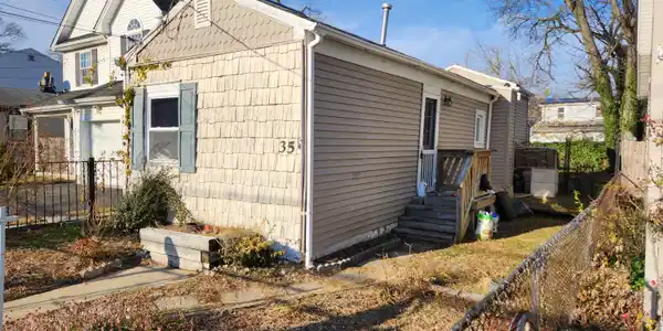 35 Seeley Avenue