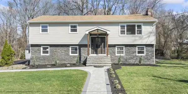 16 Kelvin Avenue