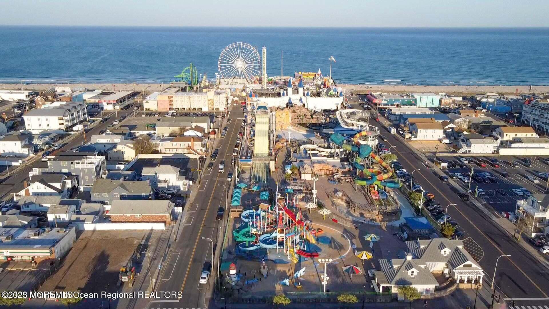 Image 3: photo aerial pier-waterpark