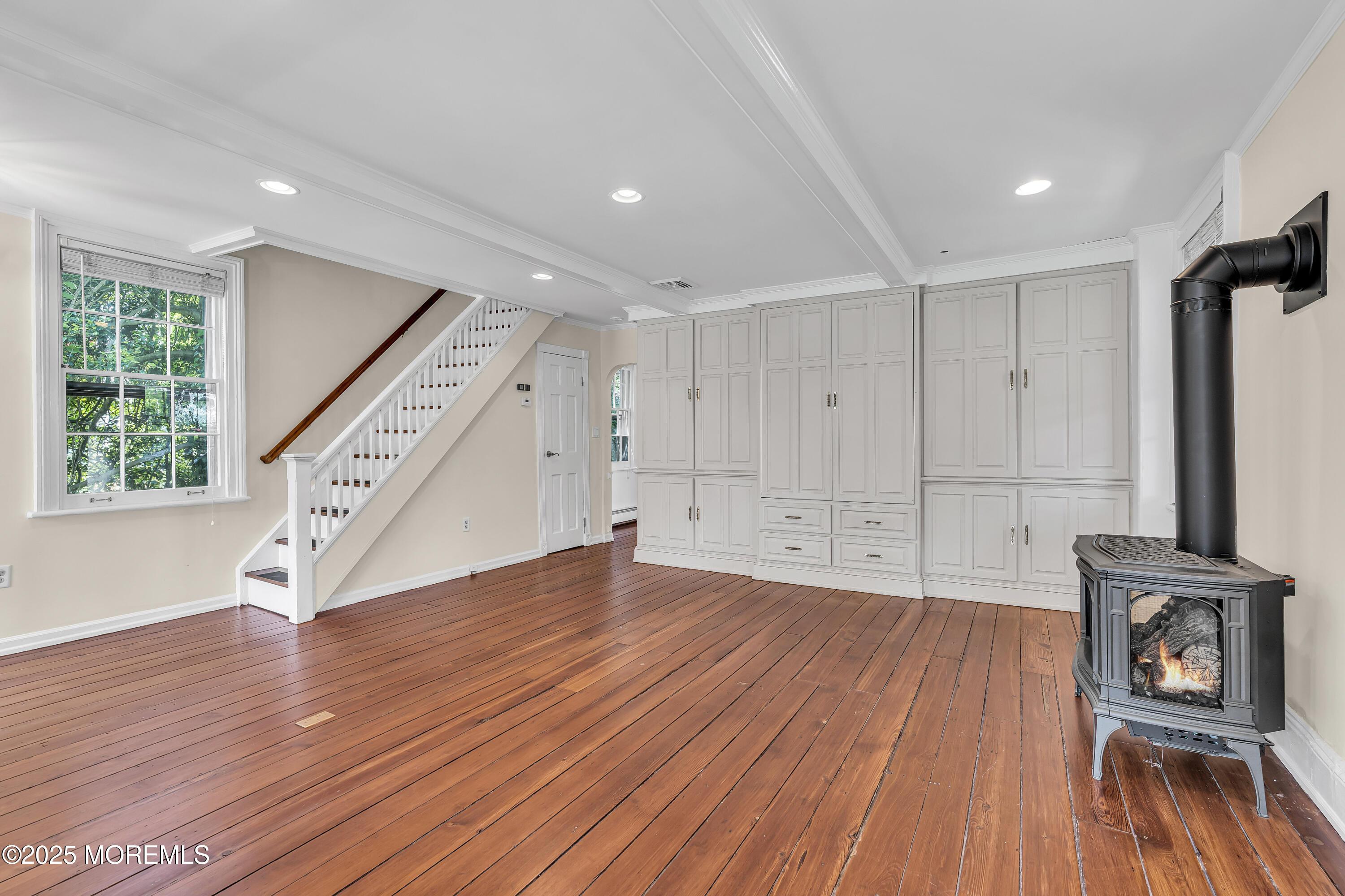 Image 3: Living Room