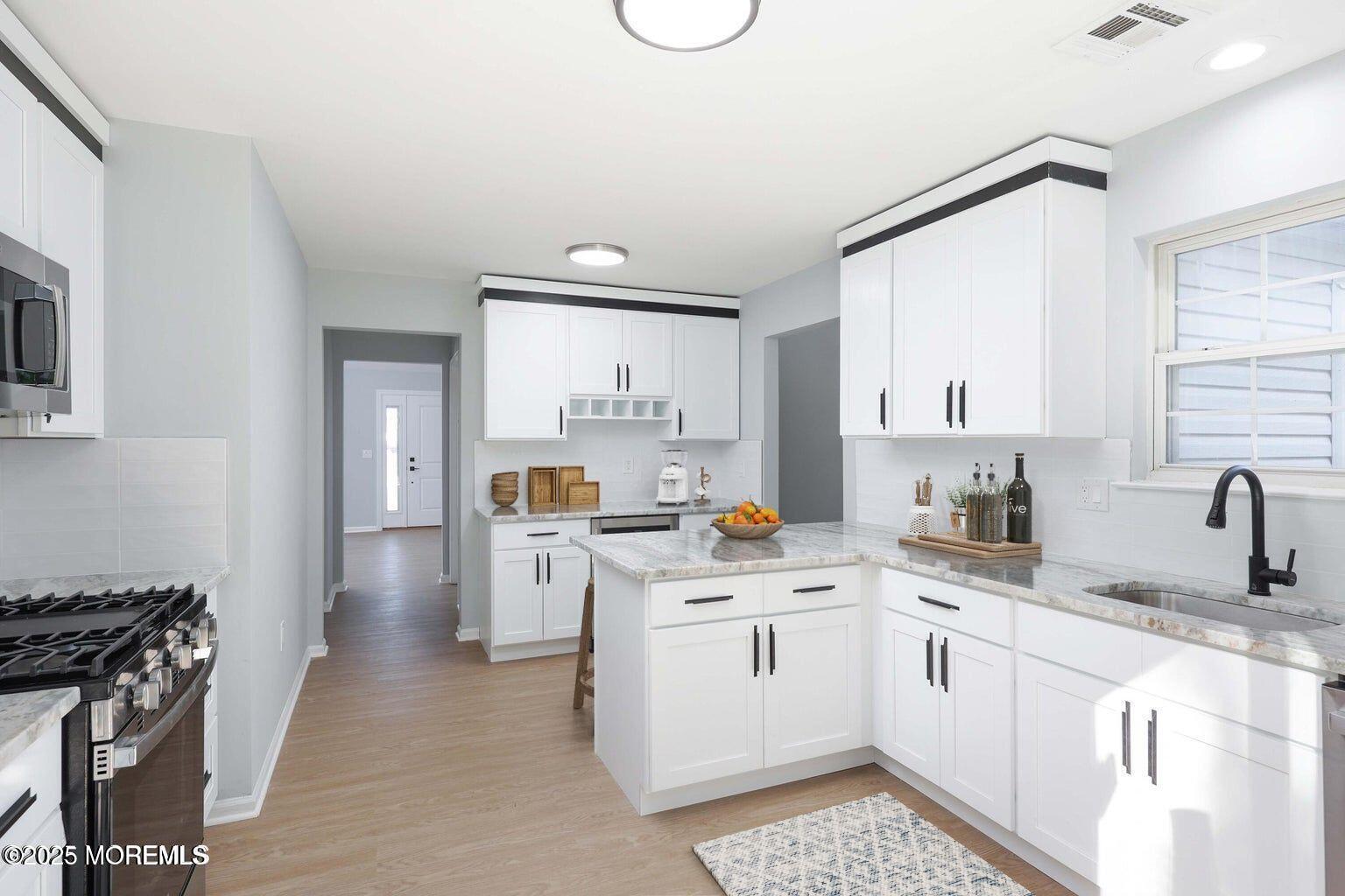 Image 3: 4 Ellison Kitchen