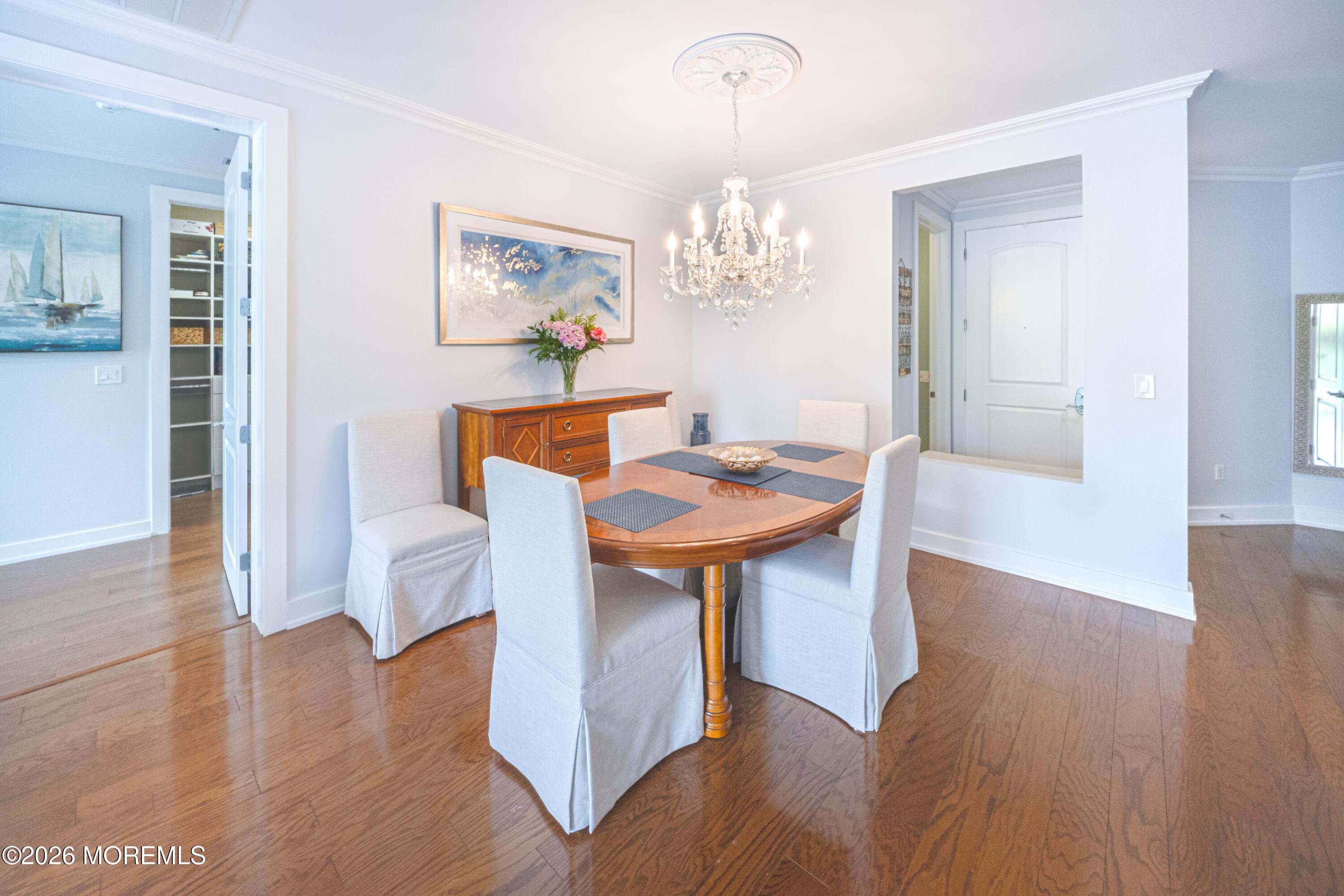 Image 3: Dining2