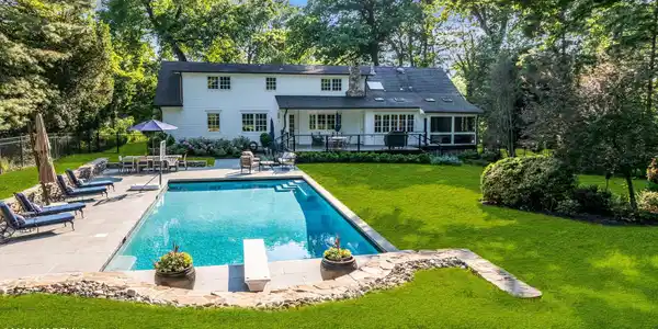 15 Circle Drive
