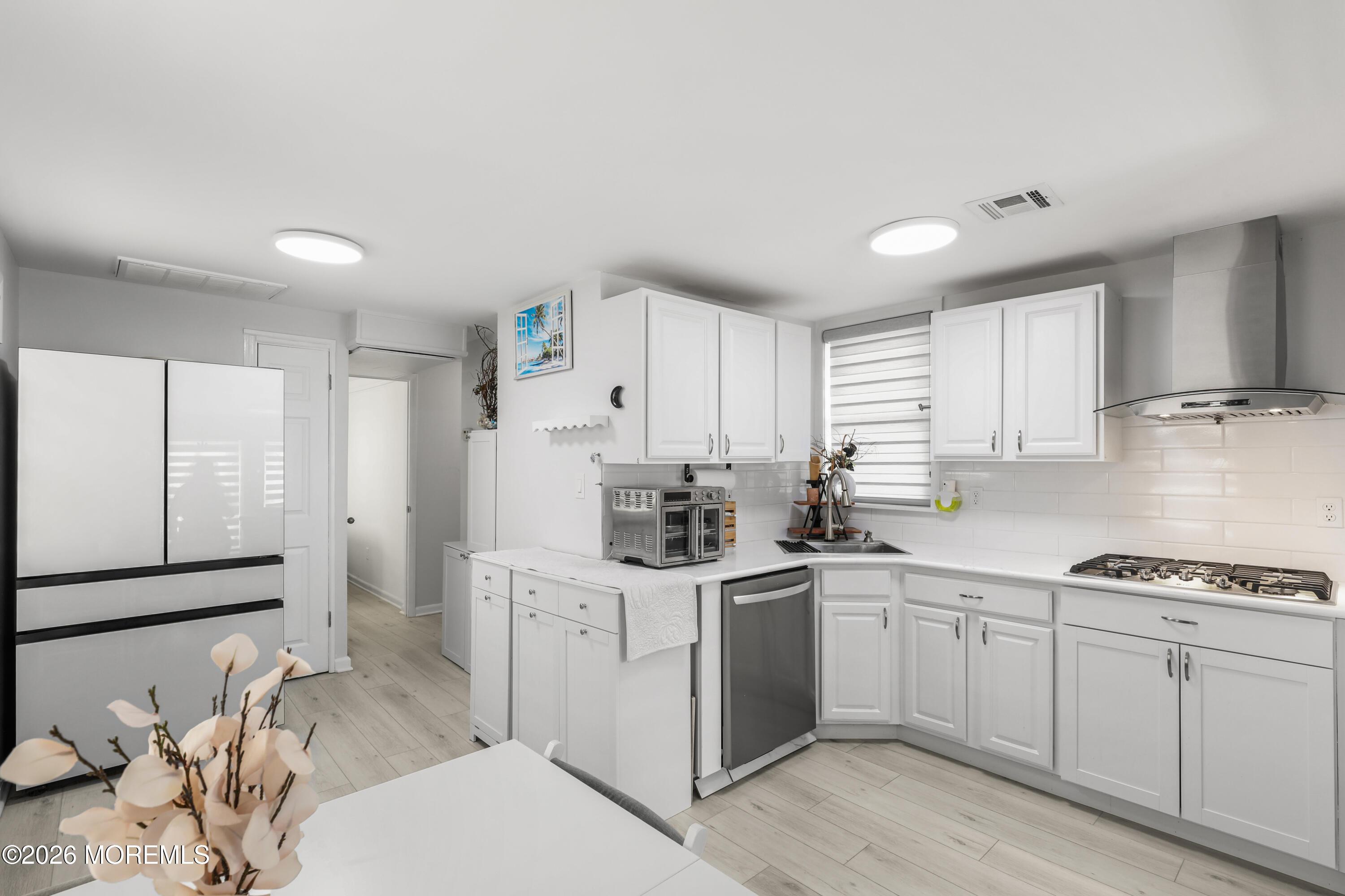 Image 2: 22-Kitchen