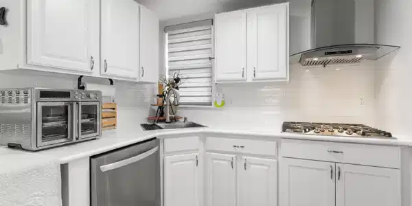 Image 4: 21-Kitchen