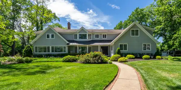 8 Evergreen Drive