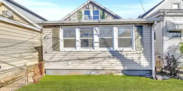 21 Woodland Avenue