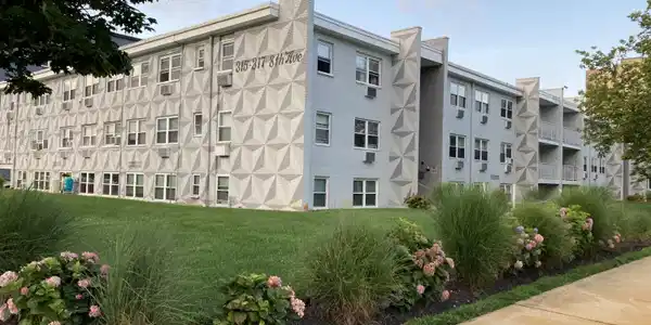 317 8th Avenue Unit 301