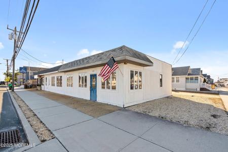 1409-1411 NE Central Avenue