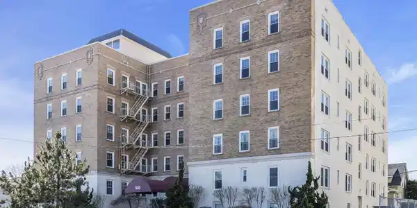 500 Deal Lake Drive Unit 1E