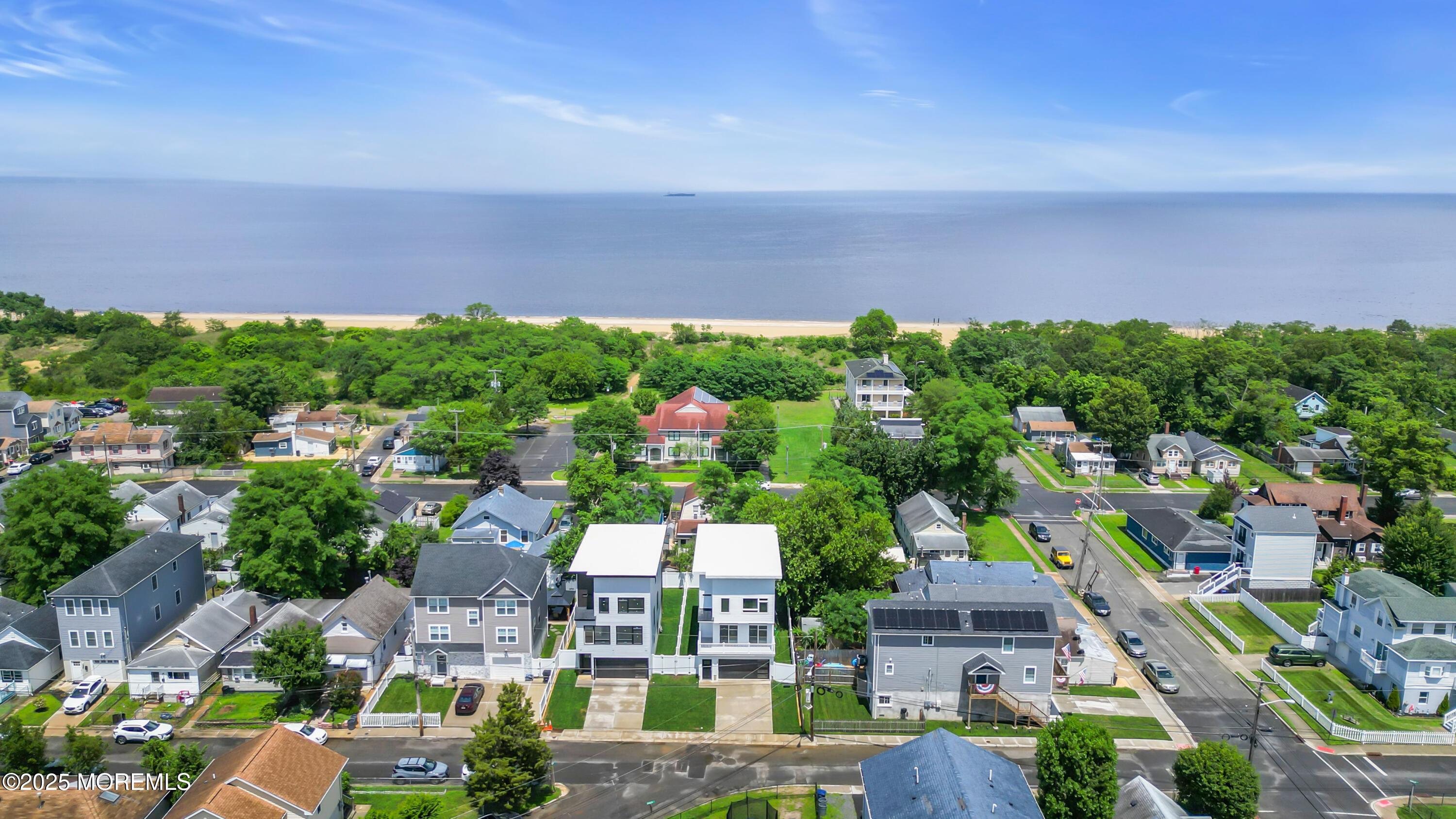 Image 3: Beach is Two Blocks Away